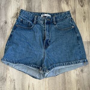 Mom fit shorts from Zara